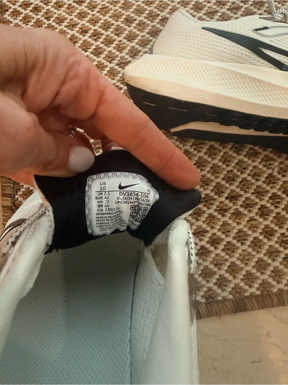 Nike Air Zoom Pegasus - Nike White and Black Mesh Running Sneakers